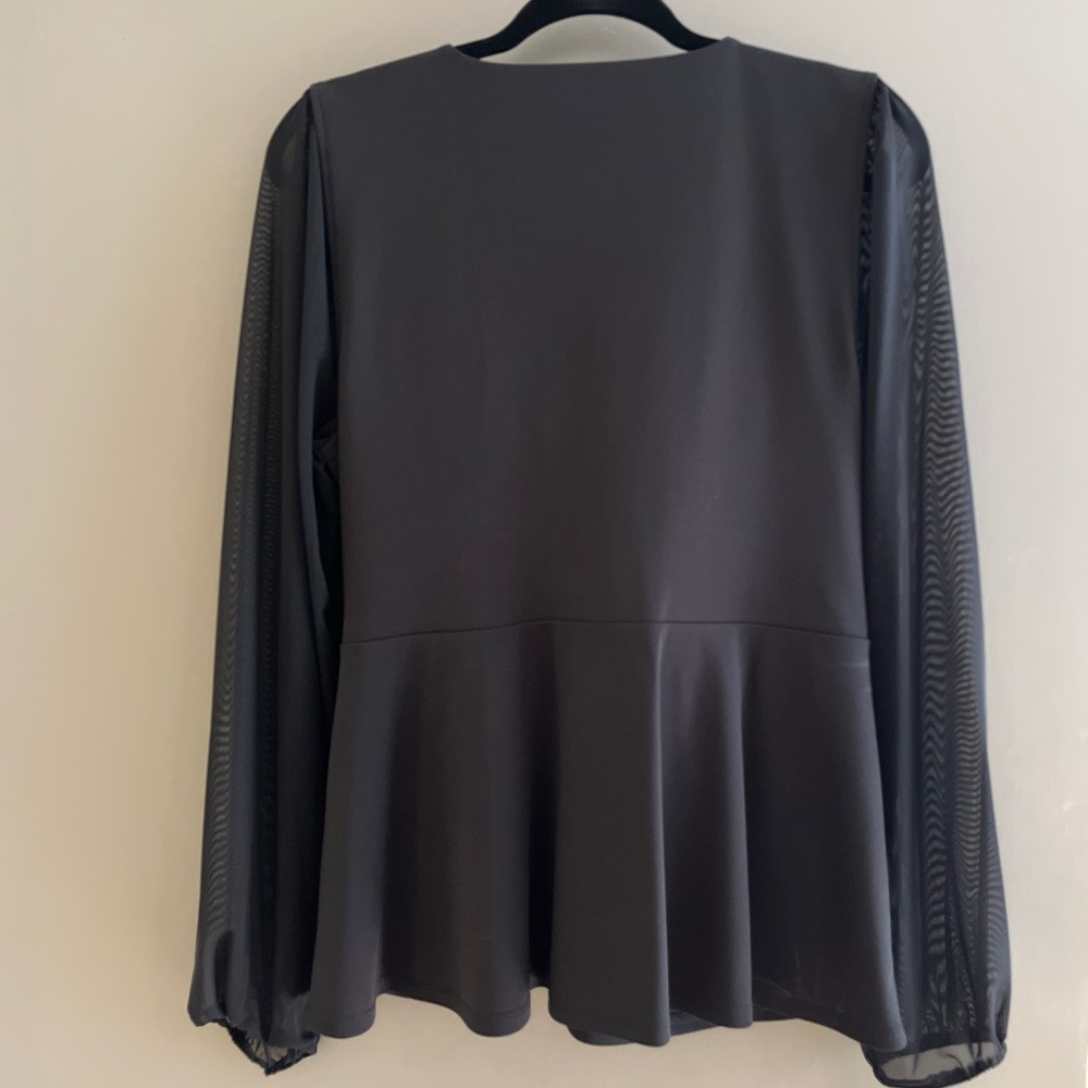 Donna Karan Front Twist Rushed Top, Size L - Picture 4 of 6